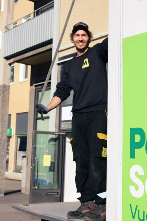 Muuttaja muuttohommissa