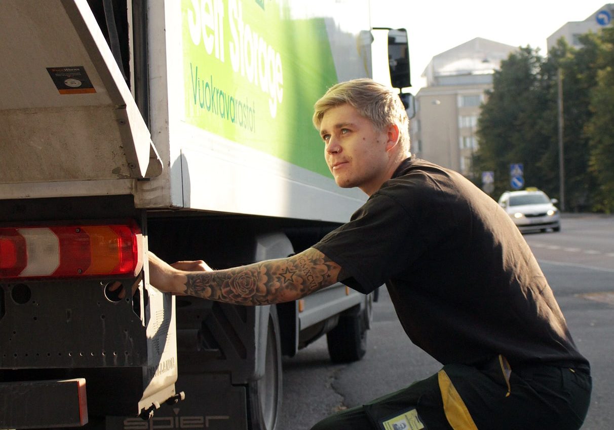 Muuttohaukat muuttaja